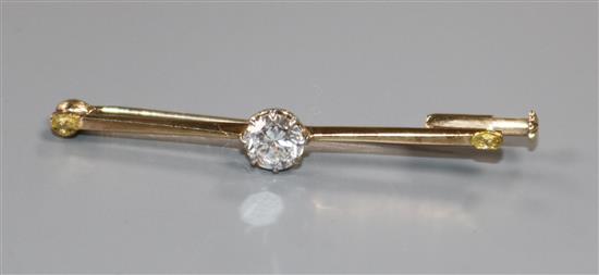 A yellow metal and solitaire diamond bar brooch, 42mm.